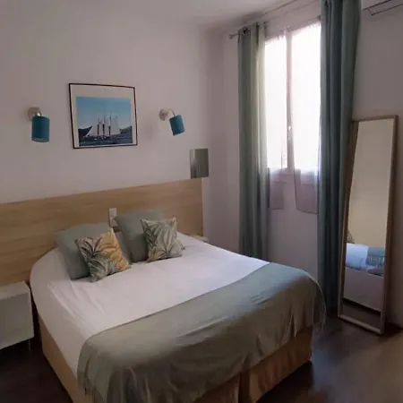 Отель La Petite Boheme Ле-Лаванду