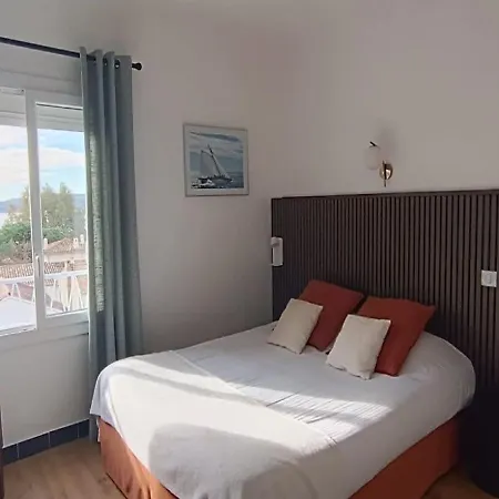 Отель La Petite Boheme Ле-Лаванду