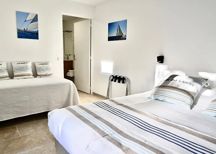 Отель La Petite Boheme 3*