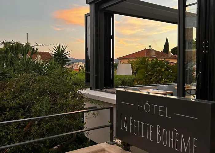 Отель La Petite Boheme Ле-Лаванду
