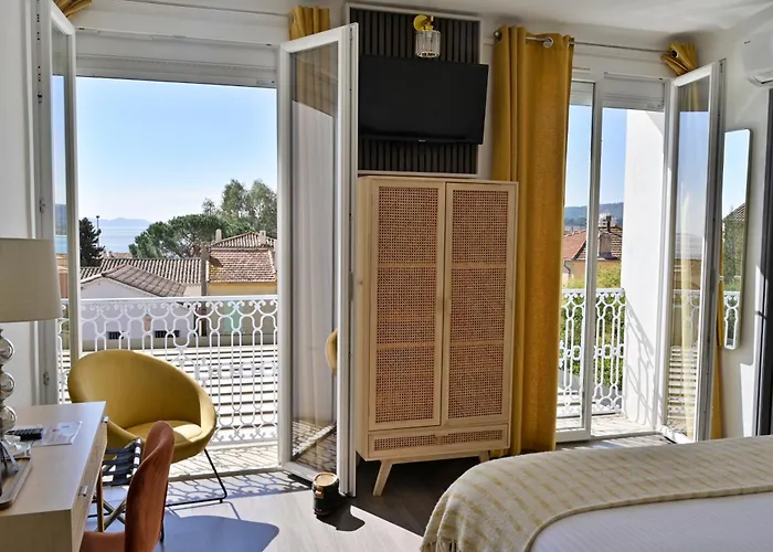 Отель La Petite Boheme 3*