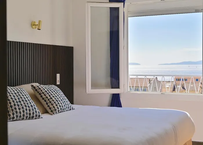 Отель La Petite Boheme 3*