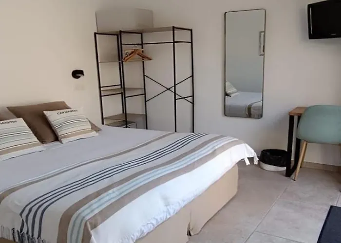 Отель La Petite Boheme 3*