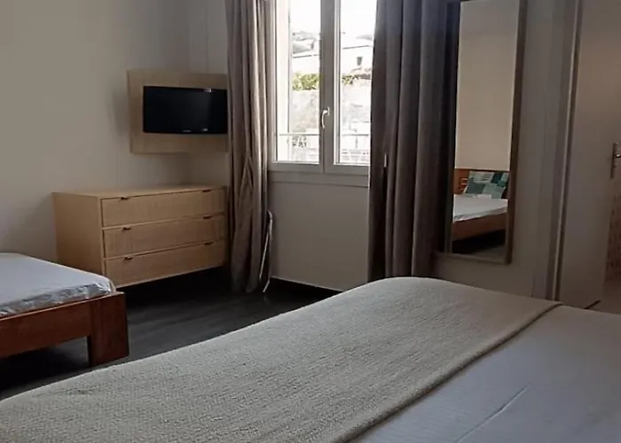 Отель La Petite Boheme 3*